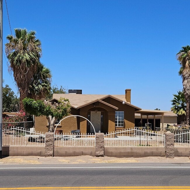 Building Photo - 3 bedroom/2 bath home for Rent