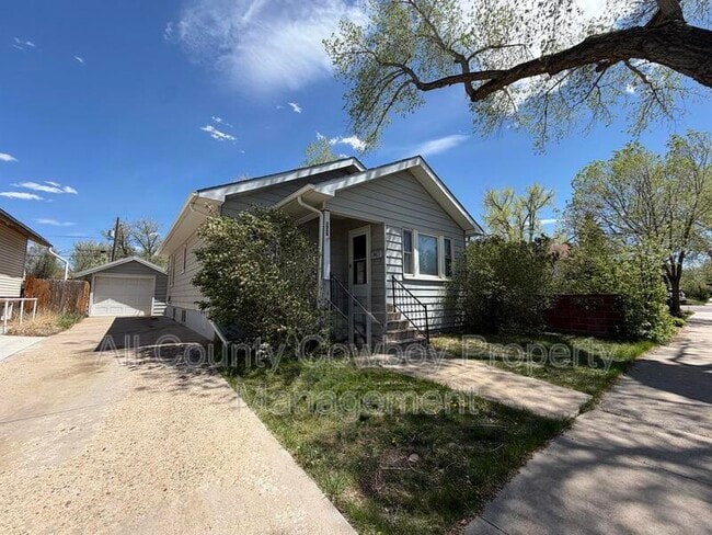 Photo - 557 N 8th St