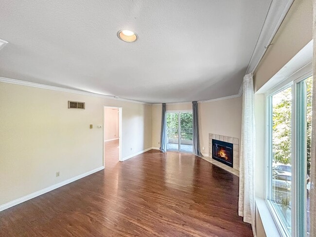 Photo - Modern Second-Story 2B/2BA in the Heart of San Diego with Resort-Style Amenities.