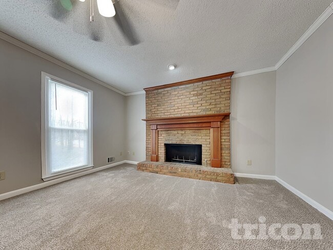 Photo - 2101 Amherst Trail SE