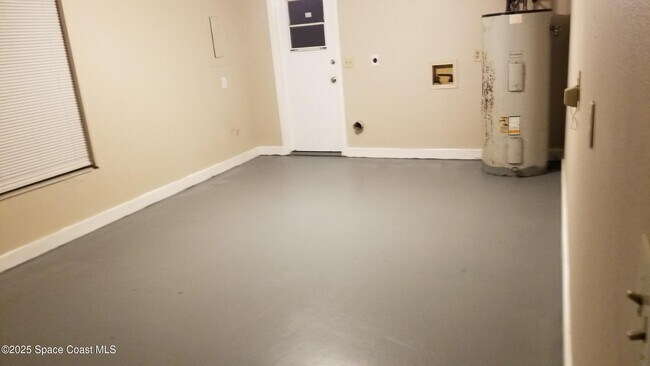 Photo - 1081 Ivanhoe St NW