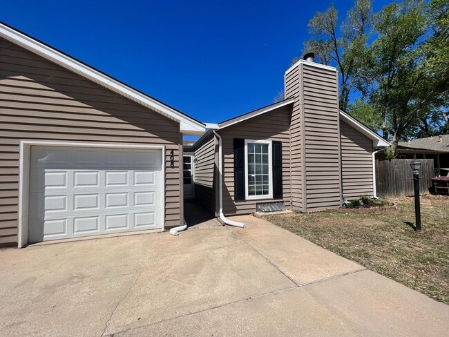 Building Photo - Coming Soon! WEST Side Duplex for rent! Spacious 3 bed/2 bath duplex for rent or rent to own!