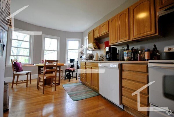 Building Photo - 39 Addington Rd Unit 3 Rental