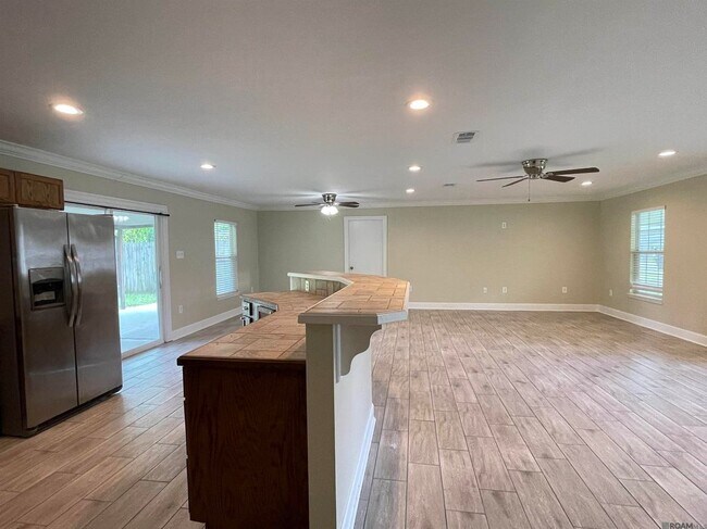 Photo - 331 E Bolivar Dr