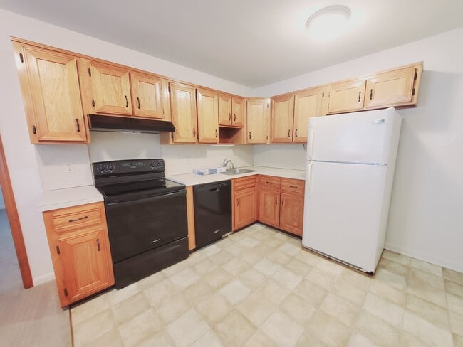 Building Photo - 55 Glenbrook Rd Unit 1
