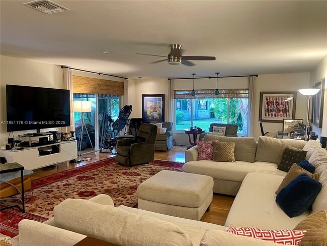 Photo - 1013 E Cypress Dr