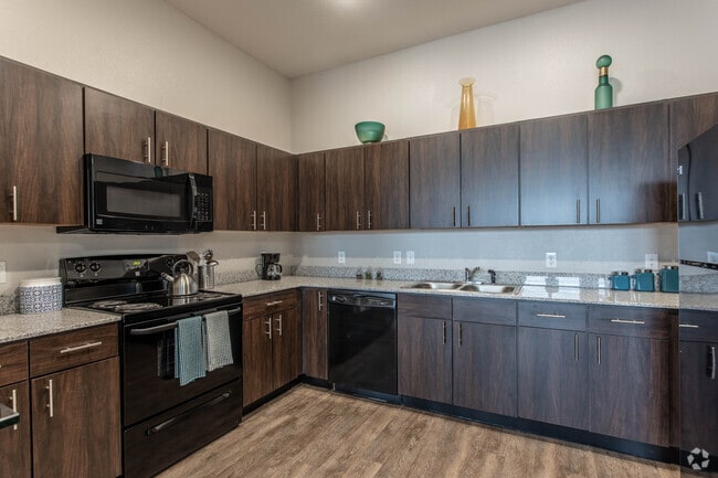 1 BR, 1 BA - 719 SF - A1