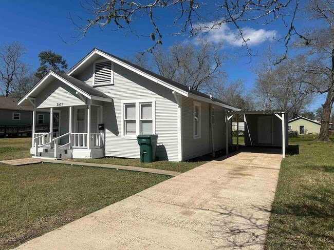 Photo - 2420 Wilson St