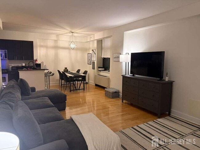 Photo - 1 Spring St Unit 702