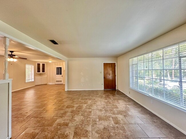 Photo - Spacious 3 bedroom 2 bathroom home in Tyler!