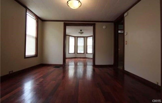 Photo - 871 W Main St