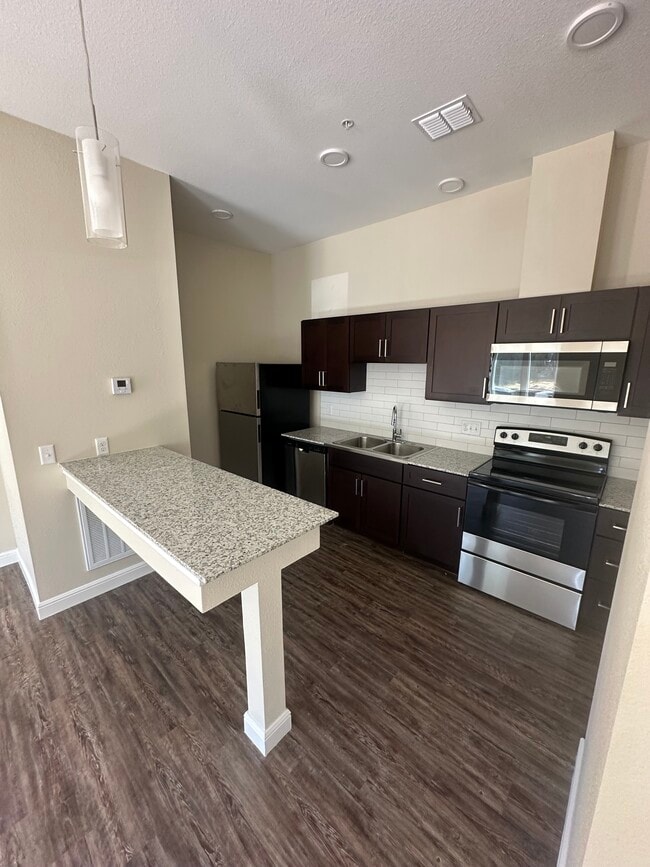 Kitchen - City Center Apartments