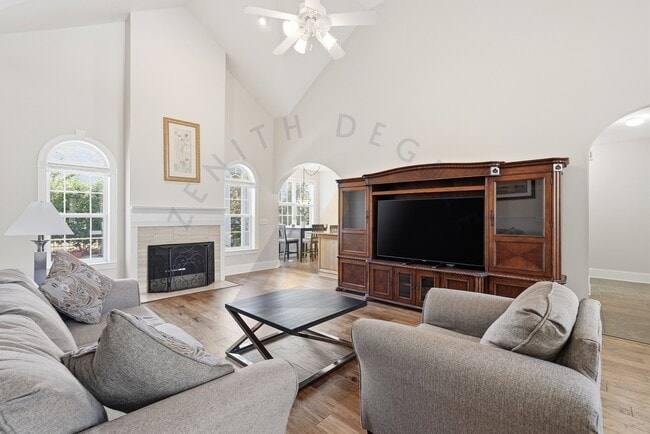 Photo - 245 Club Gate