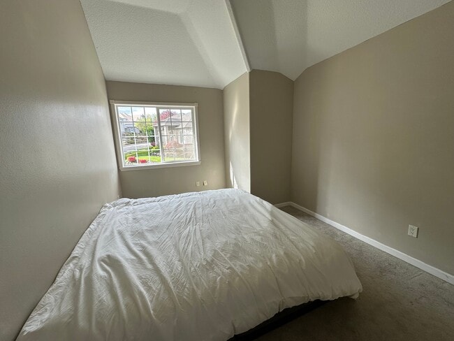 Building Photo - 13698 SW Hillshire Dr