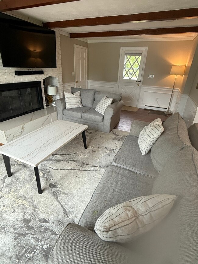 Family room - 20 Highwood Way House