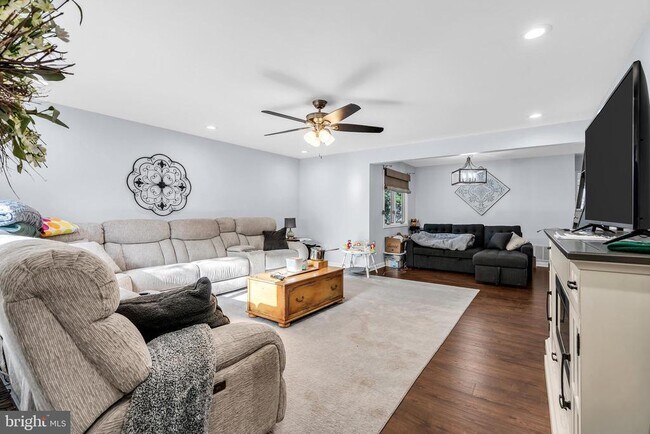 Photo - 2 Leicester Ln