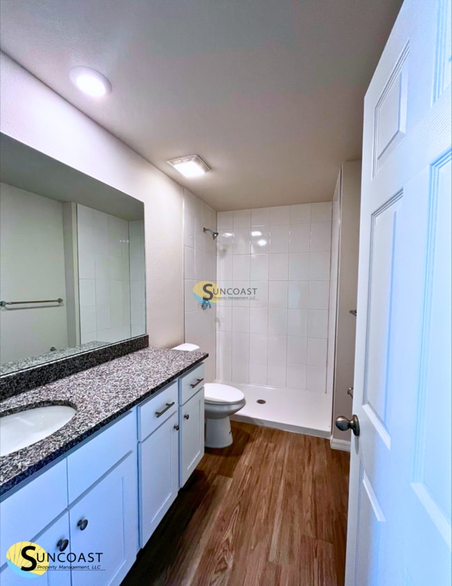 Photo - 353 Reeves St