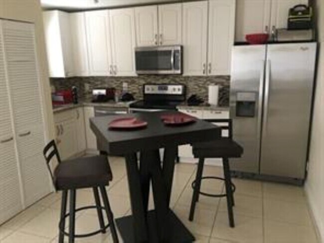 Photo - 724 NE 23rd Dr Unit 1