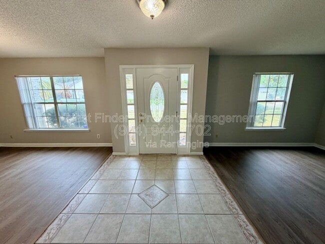 Photo - 2094 Forest Gate Dr W