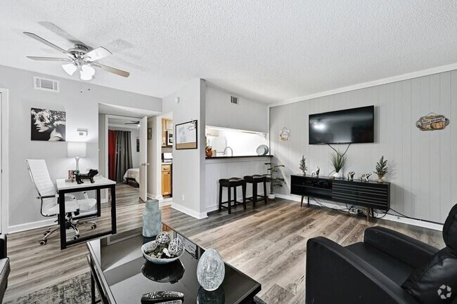 Building Photo - 711 Eberhart Ln Unit 105 Rental