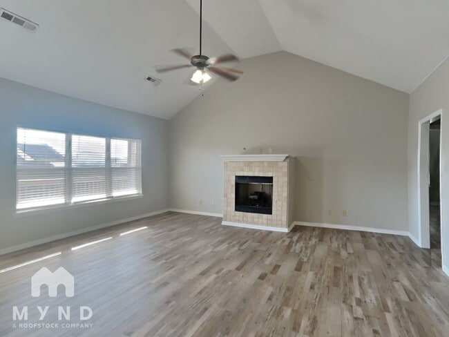 Photo - 805 Sand St