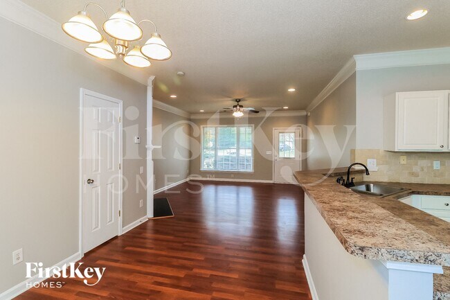 Photo - 1658 Heyford Cir NW