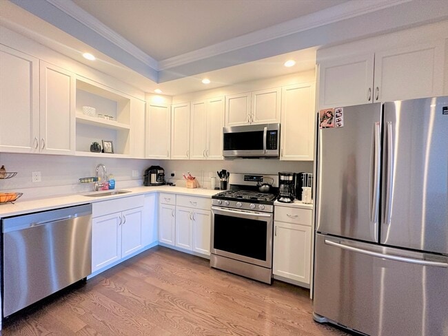 Building Photo - 371 Main St Unit 4