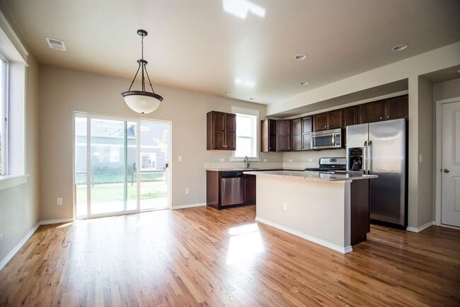 Photo - 532 Walhalla Ct