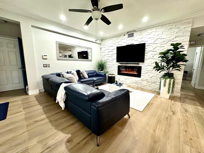 Photo - 4720 Mimosa Pl Unit 905