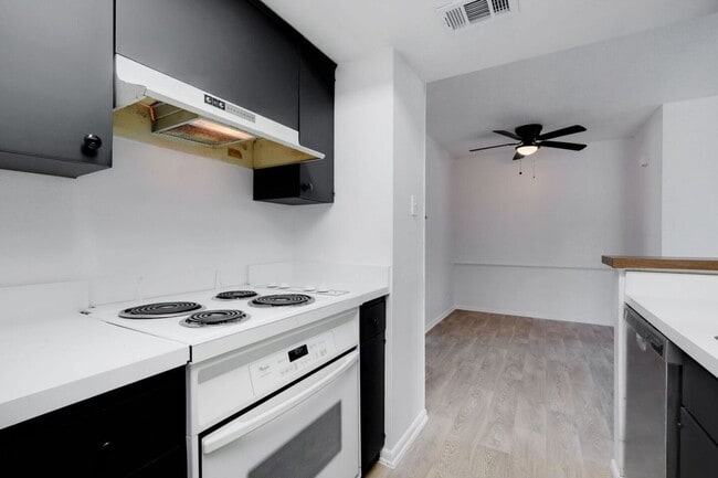 Photo - One Bedroom condo in the Heart of Alamo Heights Unit 307B