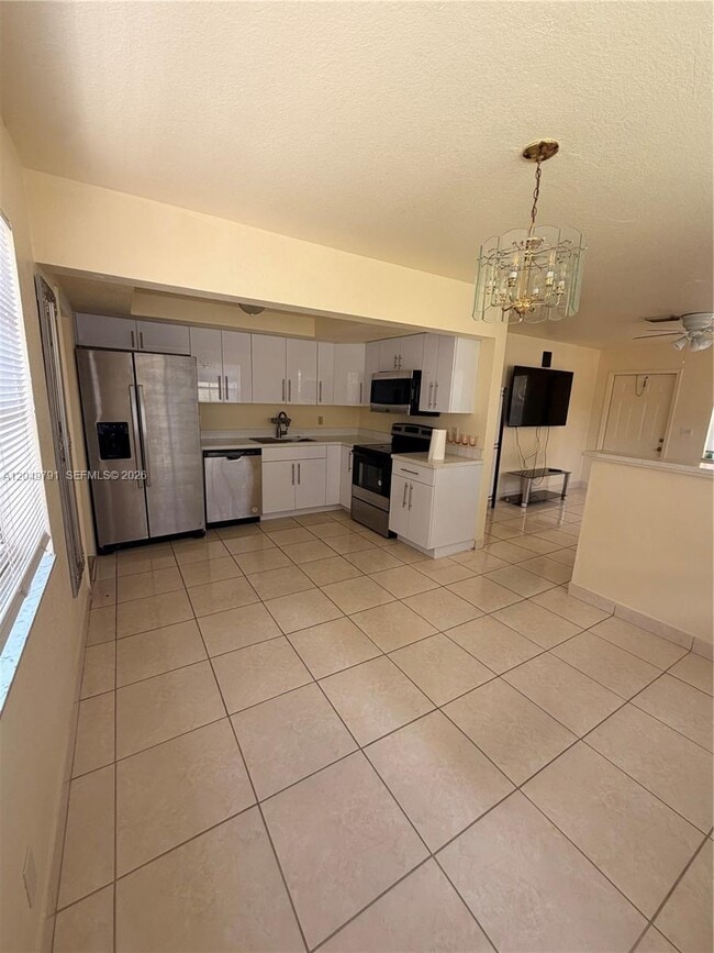 Building Photo - 1141 NW 5th Ave Unit 1-2