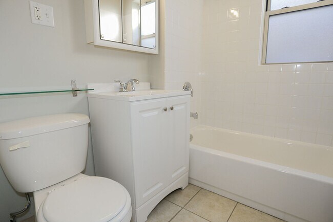 Photo - 1932 W Winona St Unit 3