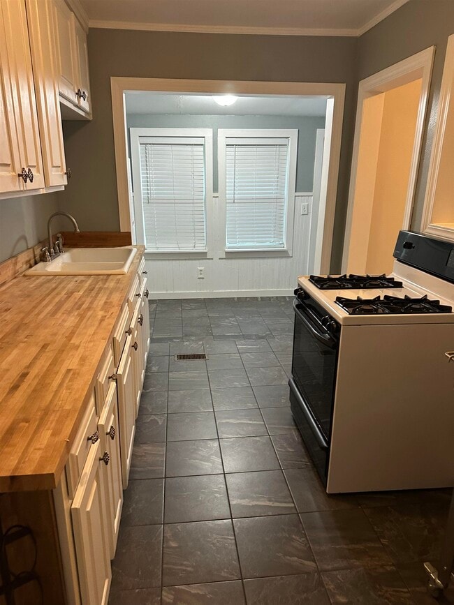 Photo - 650 W 10th Ave