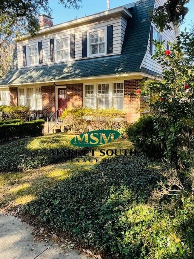 Photo - 3 Bedroom Beauty Loaded With Charm & Character