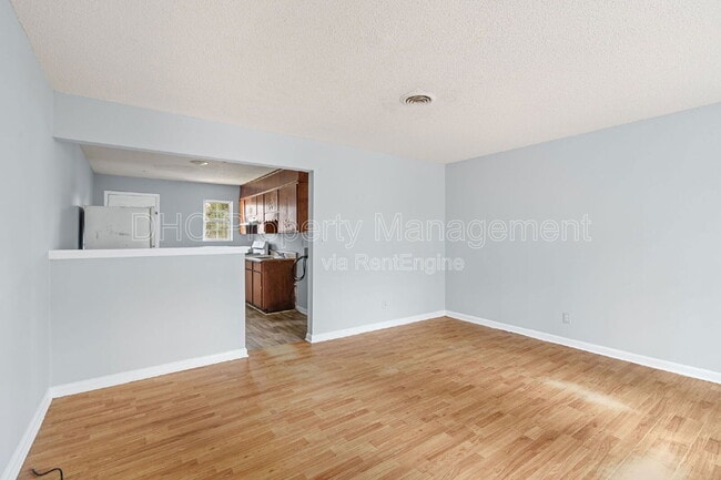 Photo - 6521 Raymond Dr