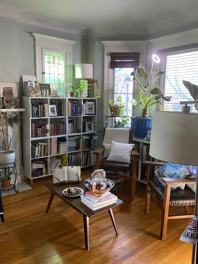 Livingroom - 64 Powell Av Unit 1