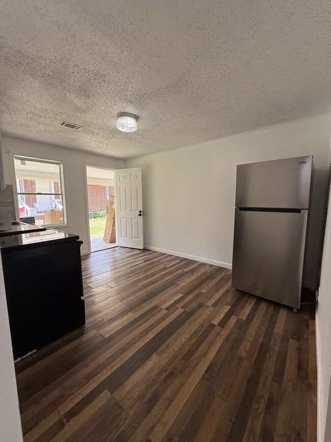 Photo - Freshly renovated 3 bedroom unit!