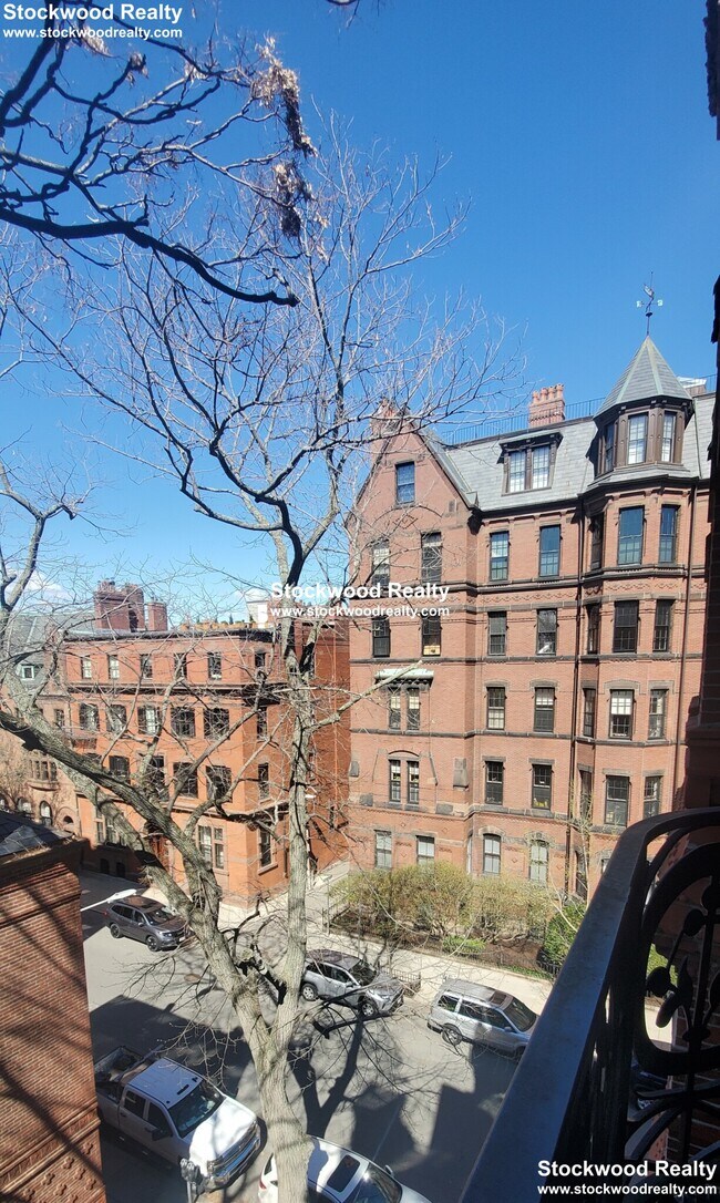 Photo - 195 Commonwealth Ave