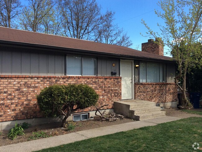 Building Photo - 1928 E Bridgeport Ave Rental