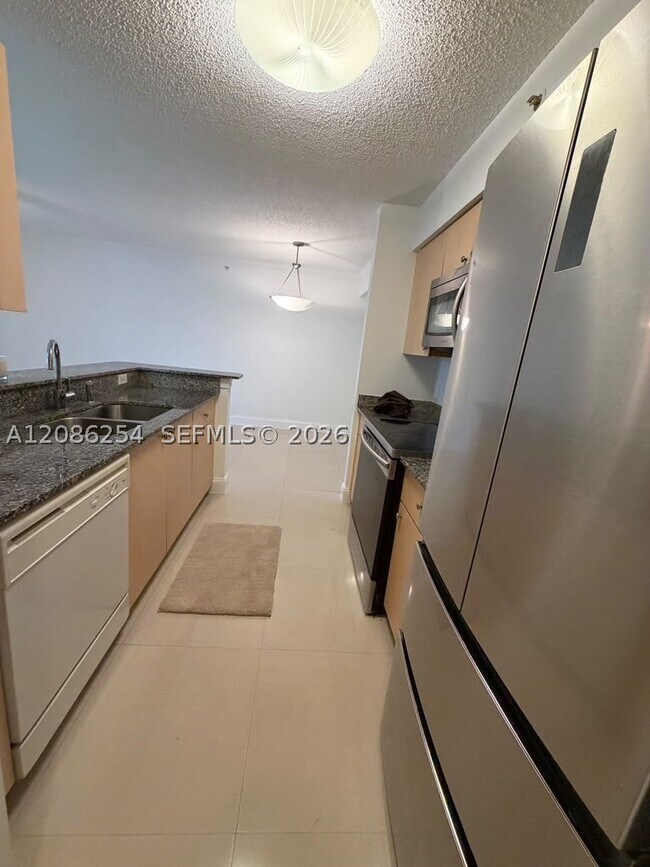 2451 Centergate Dr Unit 101