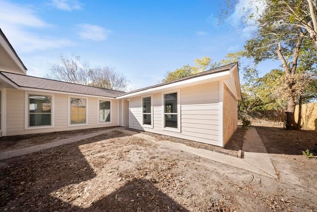 Photo - 1426 Twining Oaks Ln