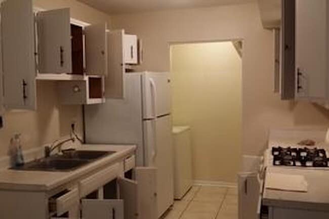 Photo - 1854 Jamestown Cir