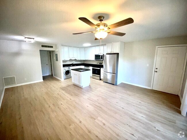 Building Photo - 102 N Lakeside Dr Unit 7 Rental