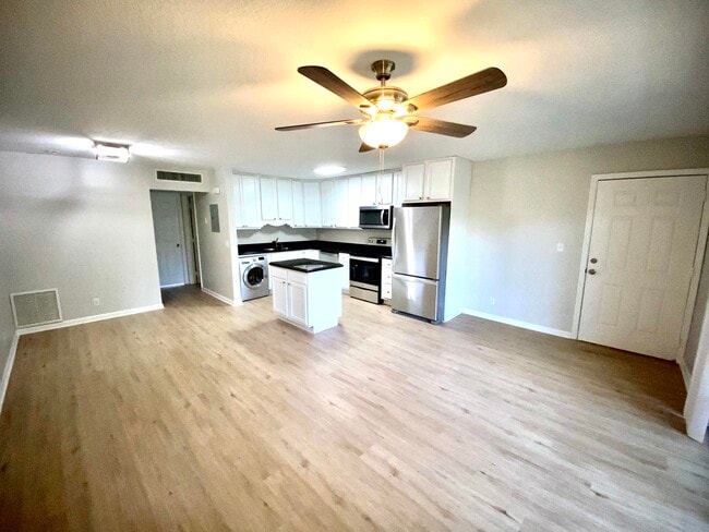Photo - 102 N Lakeside Dr Apartment Unit 7
