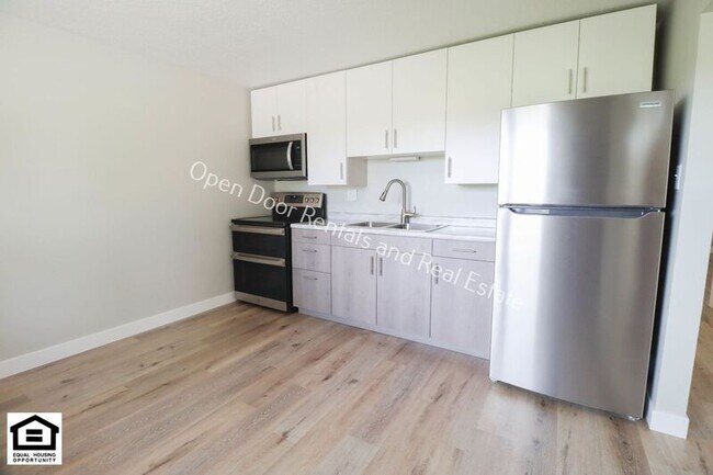 Photo - 711 Lake Ave