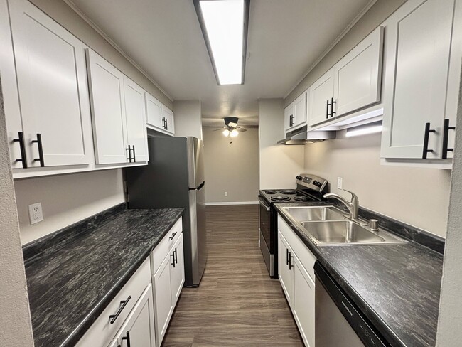 Building Photo - Southview Apartments