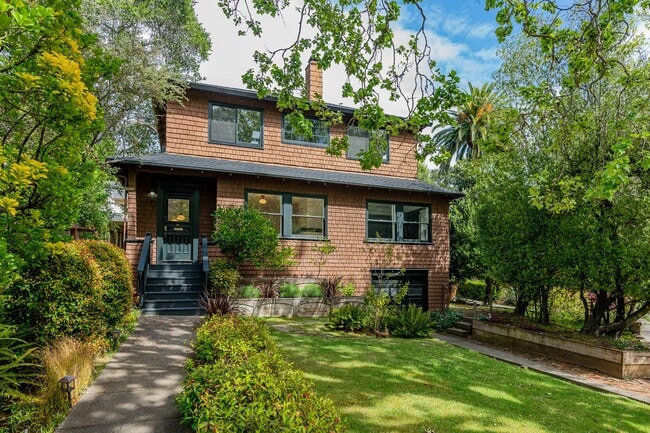 Building Photo - 3BR+Office/2BA Sycamore Park Mill Valley D... Rental