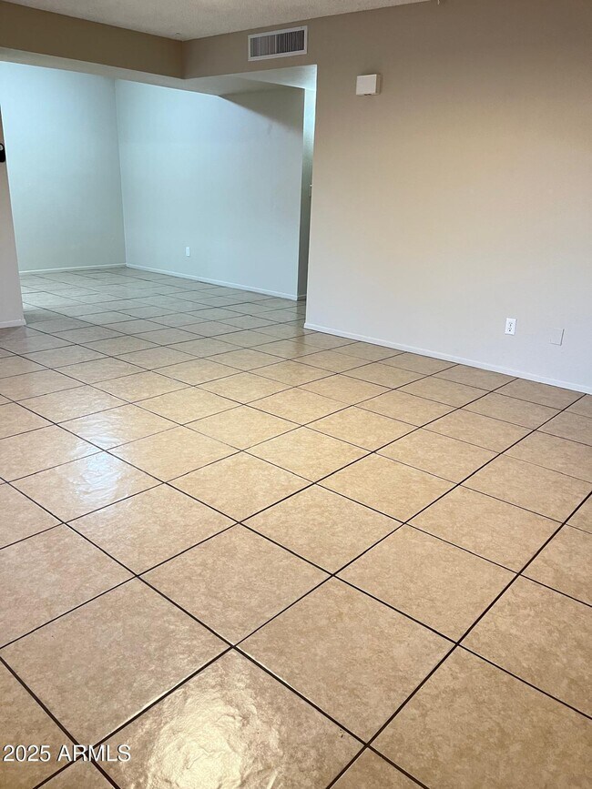 Photo - 6010 W Augusta Ave