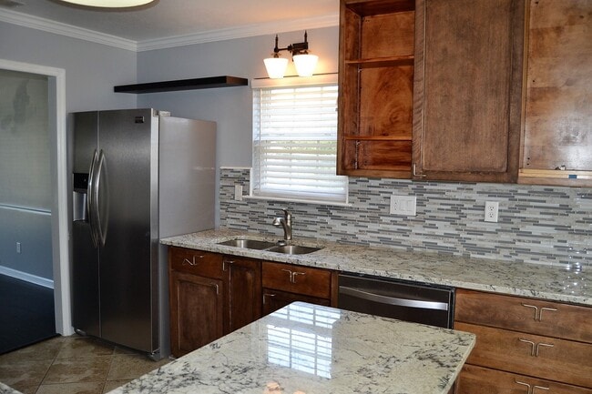 Photo - 715 Spalding Ct