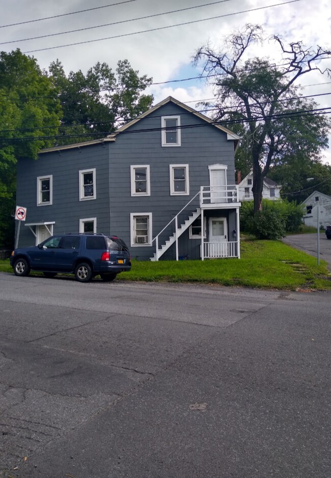 902 Warren St Unit 2 Second Floor